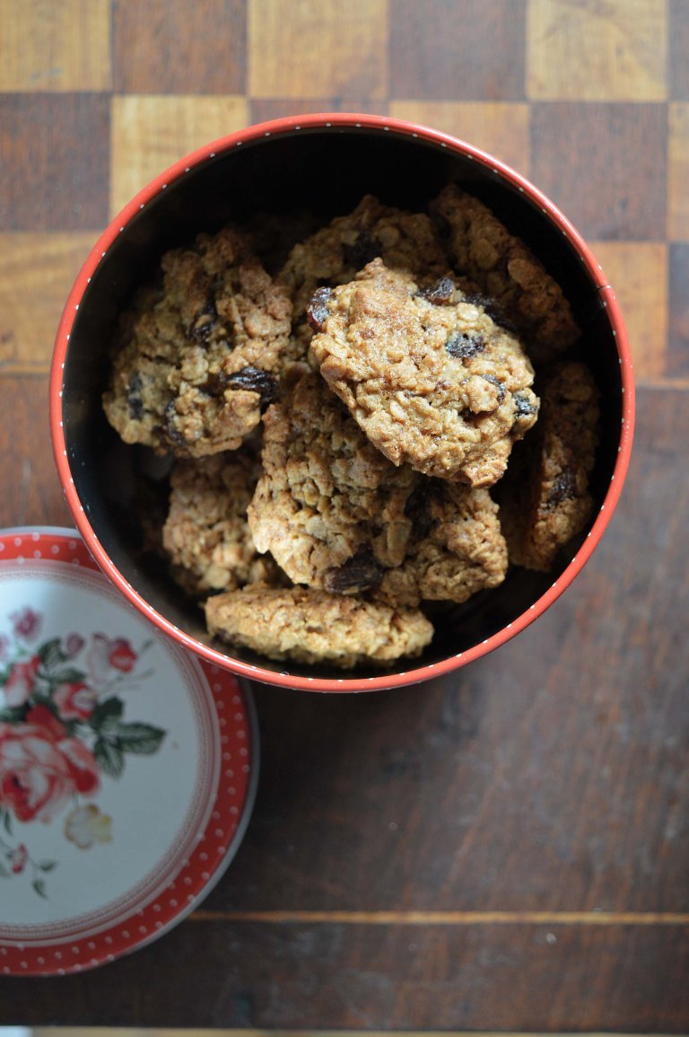 oat and raisin cookies